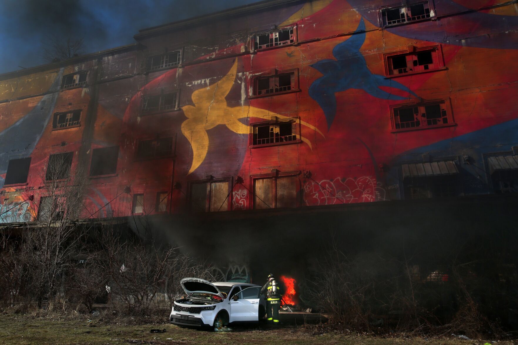 Fire breaks out in abandoned warehouse along riverfront